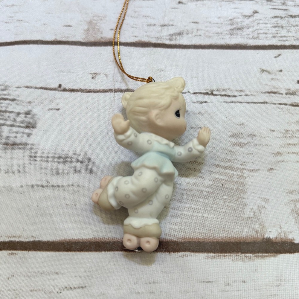 Precious Moments Ornament White Glide Through The Holidays Roller Skates Vtg OS
